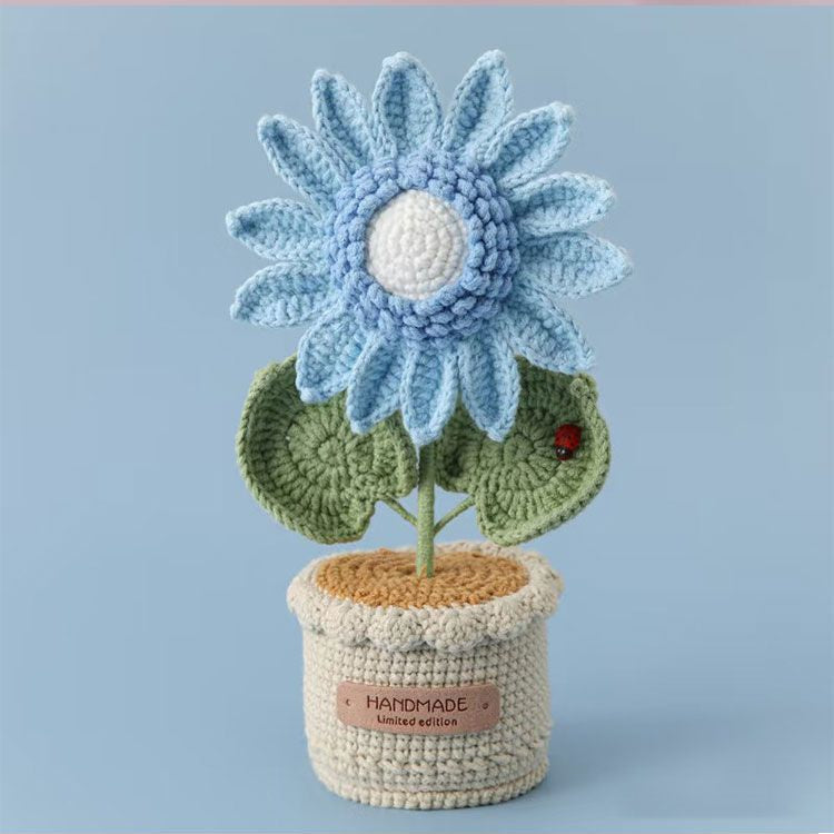 Handmade Crochet Potted Sunflower, Knitted Yarn Flower Decoration, close-up detail
